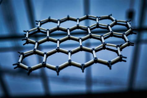  Graphene:  Değiştirilebilir Elektronikler ve Yüksek Dayanıklılıklı Bileşke İçin Mucizevi Bir Malzeme mi?