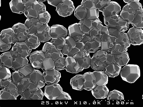  Nanodiamondlerin Kullanım Alanları ve Üretim Teknikleri: Endüstriyel Sertleştirme Malzemesi mi Yoksa Optik Elmas mı?